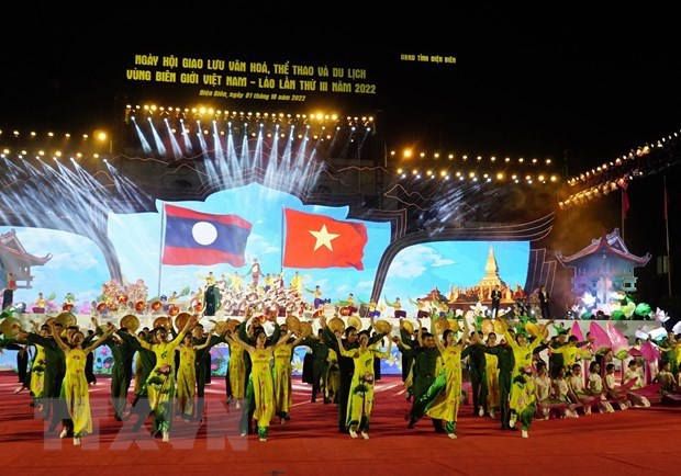 Revista laosiana aplaude solidaridad entre Vietnam y Laos hinh anh 2