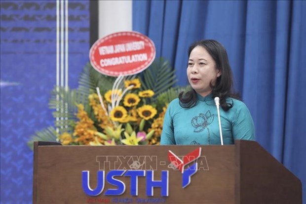 Vicepresidenta de Vietnam participa en acto de comienzo de ano academico de USTH hinh anh 3