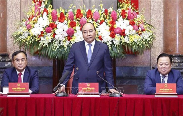Presidente vietnamita se reune con excelentes trabajadores de sector electricidad hinh anh 2