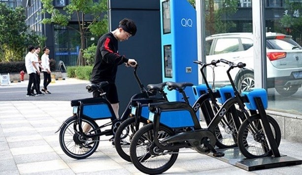 Aplican uso piloto de motocicletas electricas gratuitas en estacion de BRT hinh anh 1
