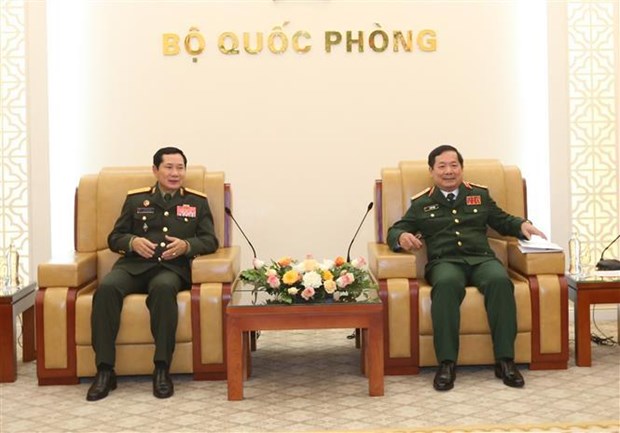 Impulsan Vietnam y Laos cooperacion en materia de defensa hinh anh 1