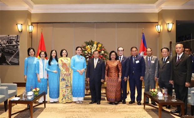 Dirigentes camboyanos desean impulsar cooperacion con Vietnam hinh anh 2