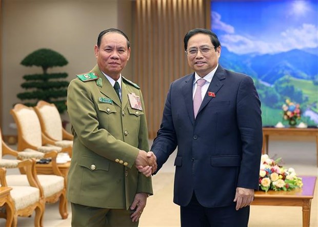 Defensa y seguridad, pilar importante en relaciones Vietnam – Laos hinh anh 1