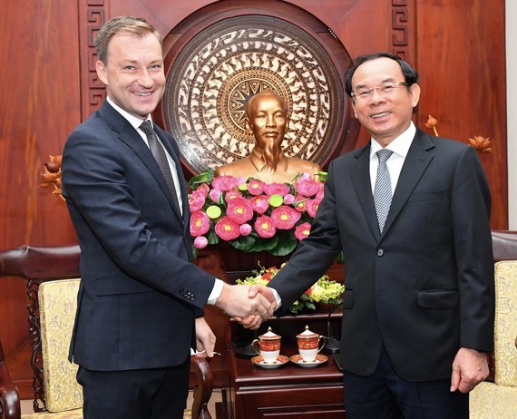 Bielorrusia y Suiza promueven programas de cooperacion con Ciudad Ho Chi Minh hinh anh 1