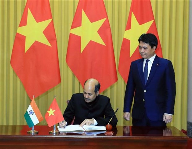 Presidente vietnamita recibe a embajadores de El Salvador, India y Corea del Sur hinh anh 2