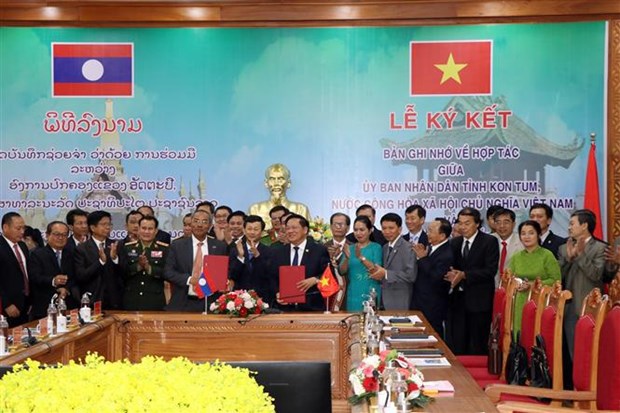 Localidades vietnamita y laosiana promueven cooperacion hinh anh 1