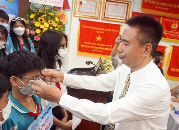 Medico vietnamita recibe Premio de Prevencion de Ceguera hinh anh 2