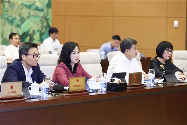 Comite Permanente del Parlamento vietnamita analiza dos proyectos de ley hinh anh 1