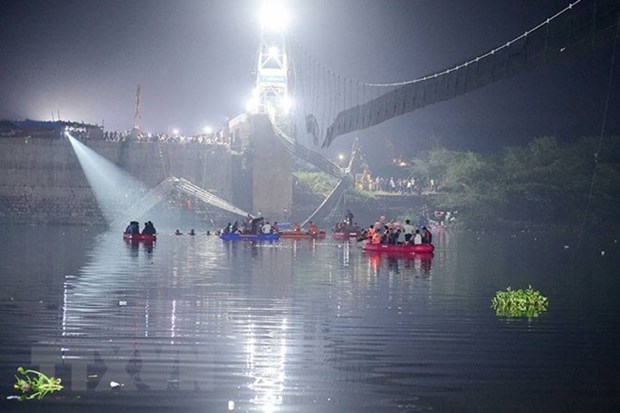 Lideres vietnamitas expresan condolencias a la India por colapso del puente hinh anh 1