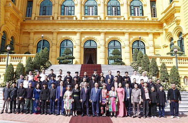 Presidente de Vietnam se reune con personas prestigiosas de Ha Giang hinh anh 2