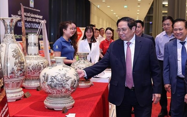 Primer ministro vietnamita insta a promover valor de marca nacional hinh anh 1