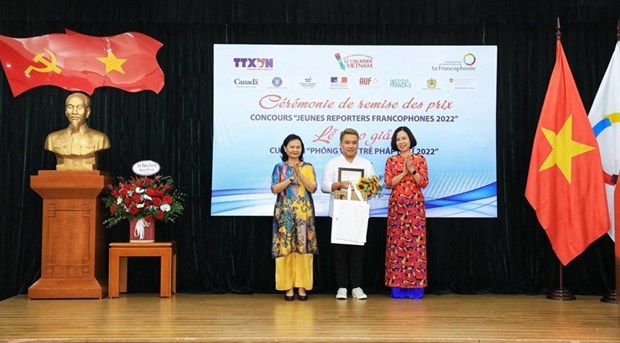 Entregan premios del VII Concurso “Joven Reportero Francofono” hinh anh 1