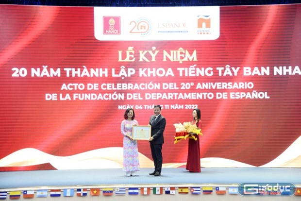 Departamento de Espanol de Universidad de Hanoi y su remarcable 20º aniversario de fundacion hinh anh 1