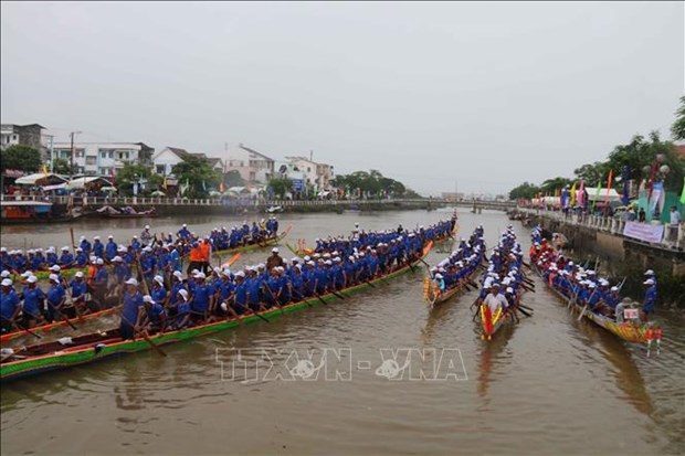 Tra Vinh celebra Festival de Ok Om Bok con regata de barcos hinh anh 1