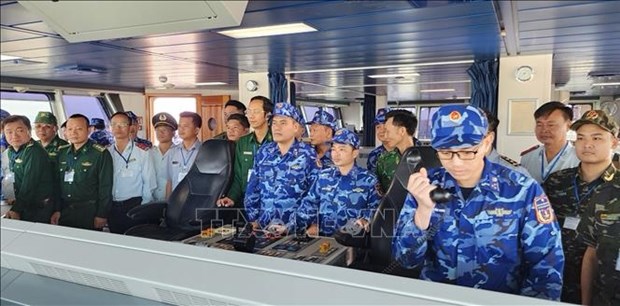 Guardias Costeras de Vietnam y China realizan patrulla conjunta hinh anh 2