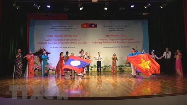 Efectuan programa artistico por el Ano de Solidaridad y Amistad Vietnam- Laos hinh anh 1