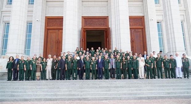 Dirigentes laosianos aprecian sacrificios de excombatientes voluntarios vietnamitas hinh anh 2