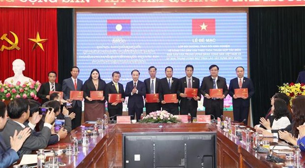 Vietnam y Laos intercambian experiencias en movilizacion de masas hinh anh 2