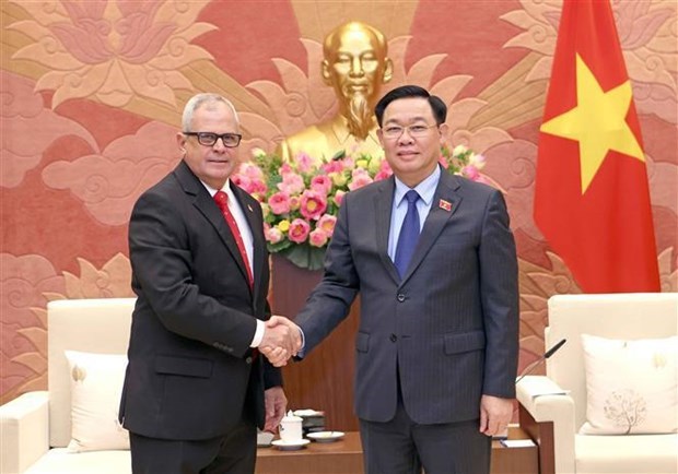 Vietnam siempre se solidariza con Cuba, afirma presidente de Asamblea Nacional hinh anh 1