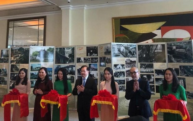 Inauguran exposicion sobre paisajes y patrimonios culturales de Hanoi hinh anh 1