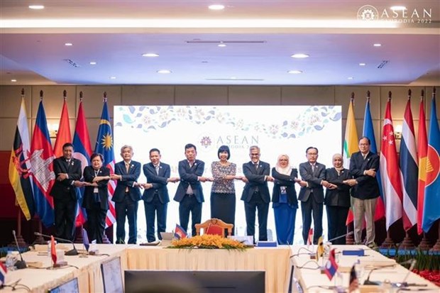 Celebran reunion preparatoria para las cumbres de la ASEAN hinh anh 1