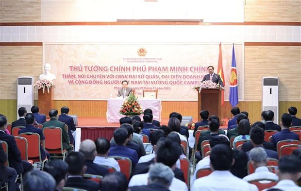 Primer ministro de Vietnam se reune con comunidad de connacionales en Camboya hinh anh 1