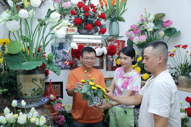 Confeccion de flores de seda en Hanoi hinh anh 3