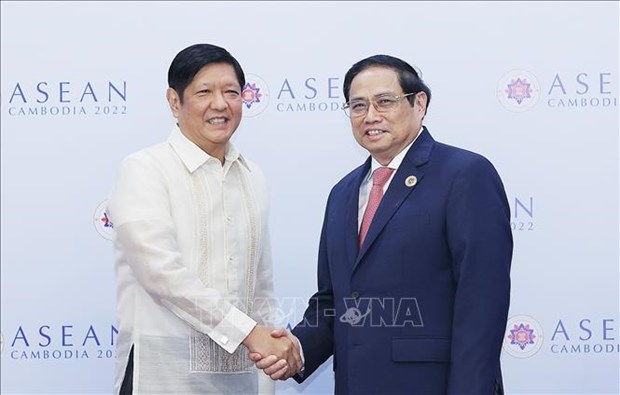 Primer ministro vietnamita se reune con presidente filipino en Camboya hinh anh 1