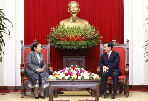 Debaten medidas para impulsar lazos partidistas entre Vietnam y Laos hinh anh 1
