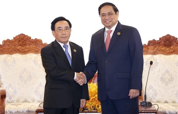 Premier vietnamita dialoga con su homologo laosiano en Camboya hinh anh 1