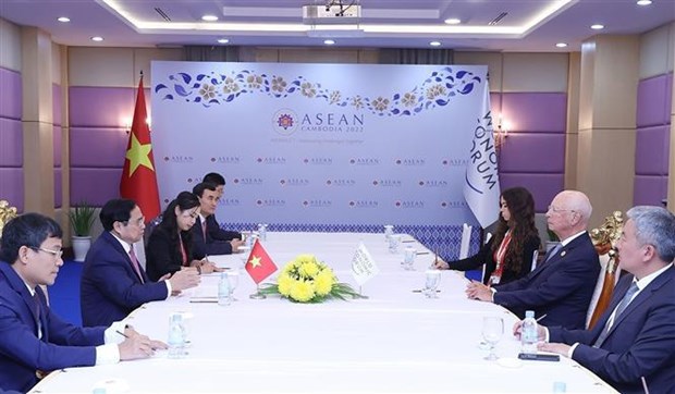 Primer ministro de Vietnam se reune con presidente ejecutivo del FEM hinh anh 1
