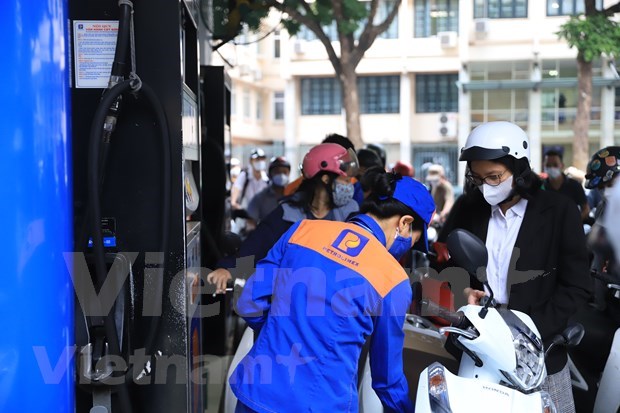 Siguen aumentando precios minoristas de la gasolina en Vietnam hinh anh 1