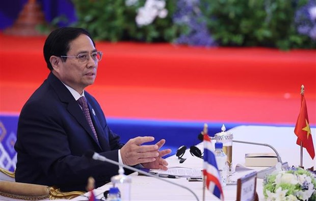 Premier vietnamita asiste a XVII Cumbre de Asia Oriental hinh anh 2