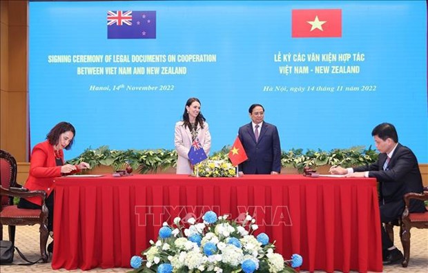 Vietnam y Nueva Zelanda firman diversos documentos de cooperacion hinh anh 1