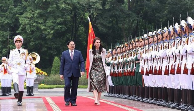Primer ministro de Vietnam preside ceremonia de bienvenida a su homologa neozelandesa hinh anh 1