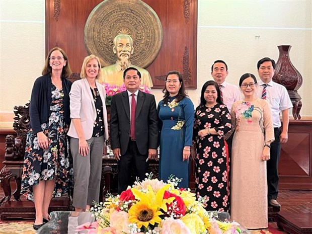Ciudad vietnamita fomenta colaboracion con EE.UU. en educacion y salud hinh anh 1