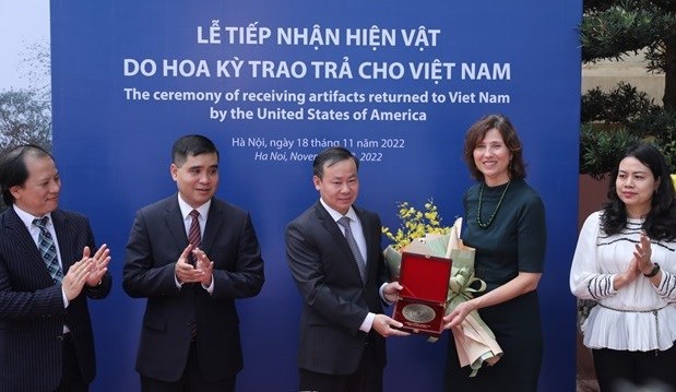 Vietnam recibe antiguedades devueltas por Estados Unidos hinh anh 1