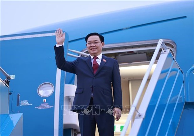 Presidente del Parlamento vietnamita parte de Hanoi rumbo hacia AIPA-43, Camboya y Filipinas hinh anh 1