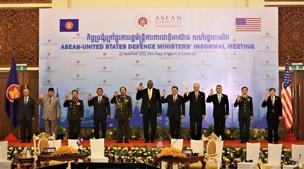 Vietnam refuerza cooperacion en defensa con ASEAN y socios hinh anh 1