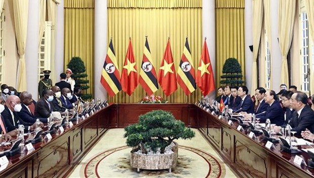 Presidente de Vietnam sostiene conversaciones con su homologo ugandes hinh anh 1