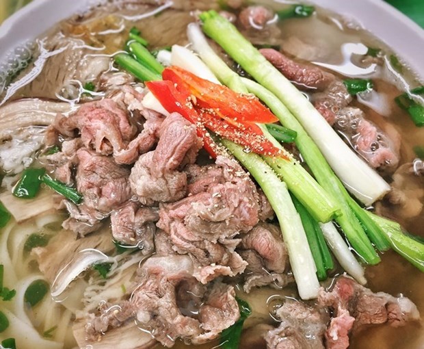Banh mi y Pho entre los platos tradicionales que los visitantes deben probar en Vietnam hinh anh 1