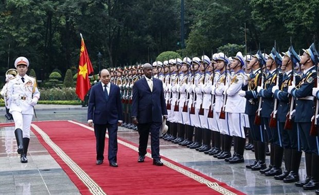 Presidente vietnamita preside ceremonia oficial de bienvenida a homologo ugandes hinh anh 1