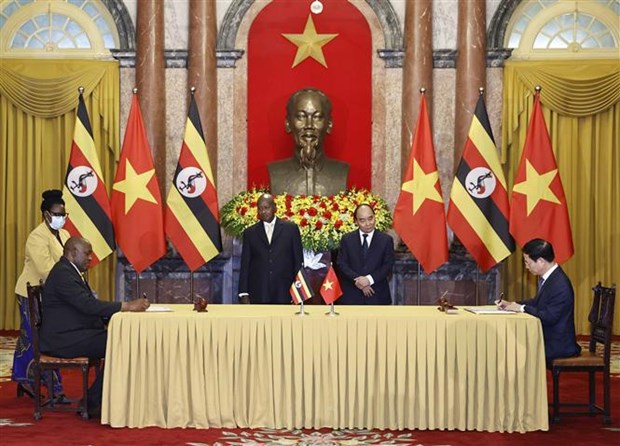Presidente vietnamita preside ceremonia oficial de bienvenida a homologo ugandes hinh anh 3