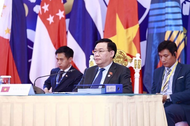 Presidente del Parlamento concluye visitas oficiales a Camboya y Filipinas y participacion en AIPA-43 hinh anh 3