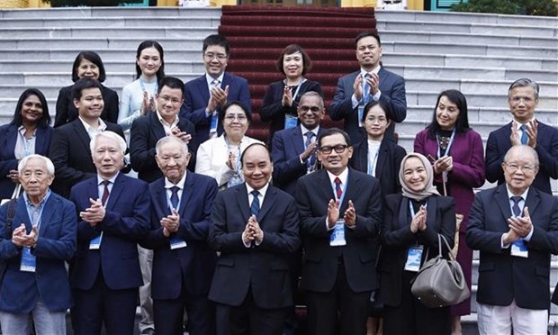 Presidente de Vietnam recibe a cientificos y economistas de la ASEAN hinh anh 1