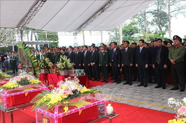 Entierran restos de martires caidos en lucha por defensa de frontera nortena de Vietnam hinh anh 1