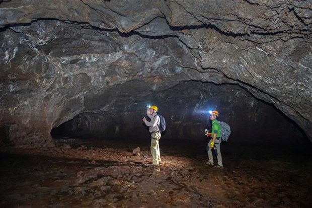 Encuentran nuevos pasajes en sistema de cuevas volcanicas en Vietnam hinh anh 2