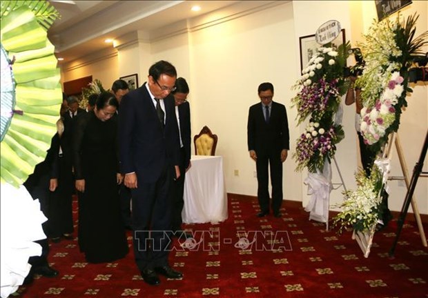 Dirigentes de Ciudad Ho Chi Minh rinden homenaje al exlider chino Jiang Zemin hinh anh 1