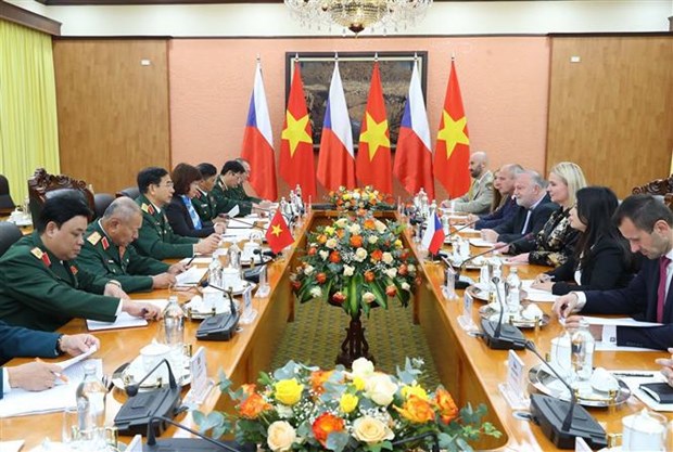 Ministra de Defensa de Republica Checa realiza visita oficial a Vietnam hinh anh 2