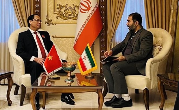 Vicepresidente de Asamblea Nacional de Vietnam trabaja con lideres iranies hinh anh 1